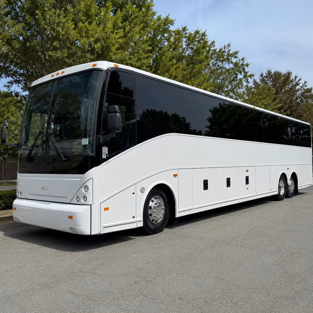 choosing the right bus size for your wyoming workforce
